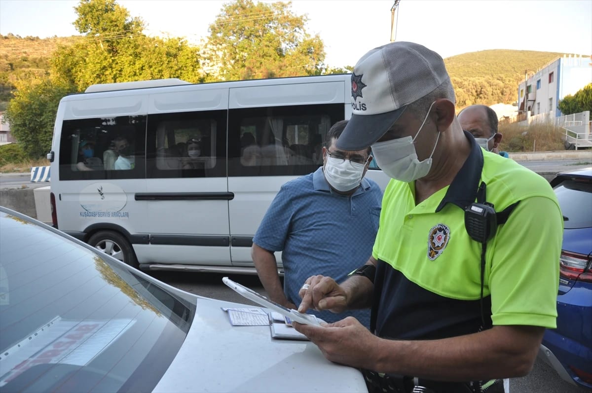 Kuşadası’nda 8 Tur Aracına Ceza Uygulandı