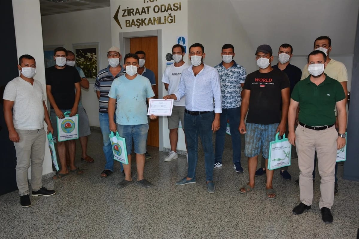 Germencik’te Makineyle Pamuk Toplama Operatörlüğü Kursu’nu Tamamlayanlar Belgelerini Aldı