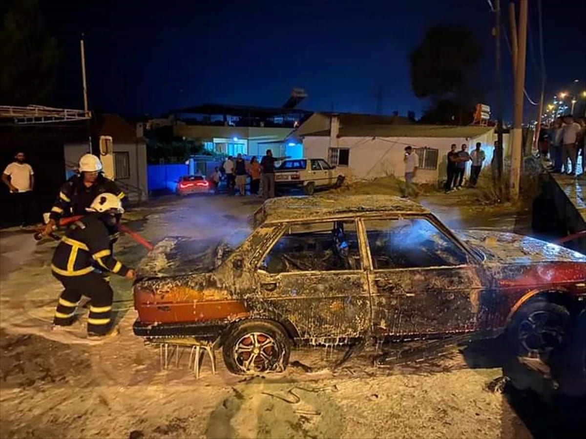 Söke’de Park Halindeki Otomobil Yandı