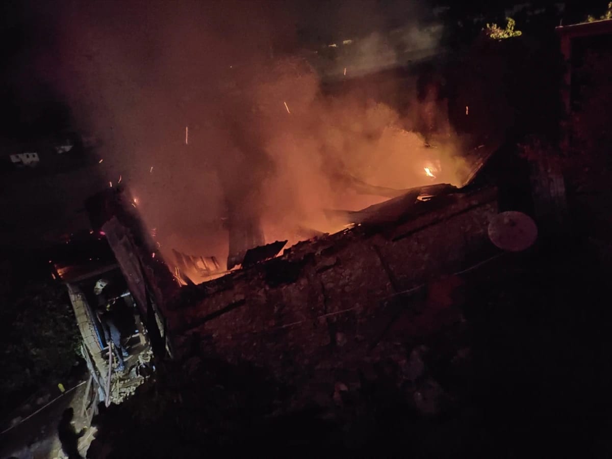 Muğla’da Ahşap Ev Yandı