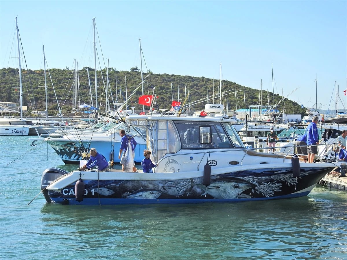 İzmir’de Açık Deniz Balıkçılık Turnuvası Başladı