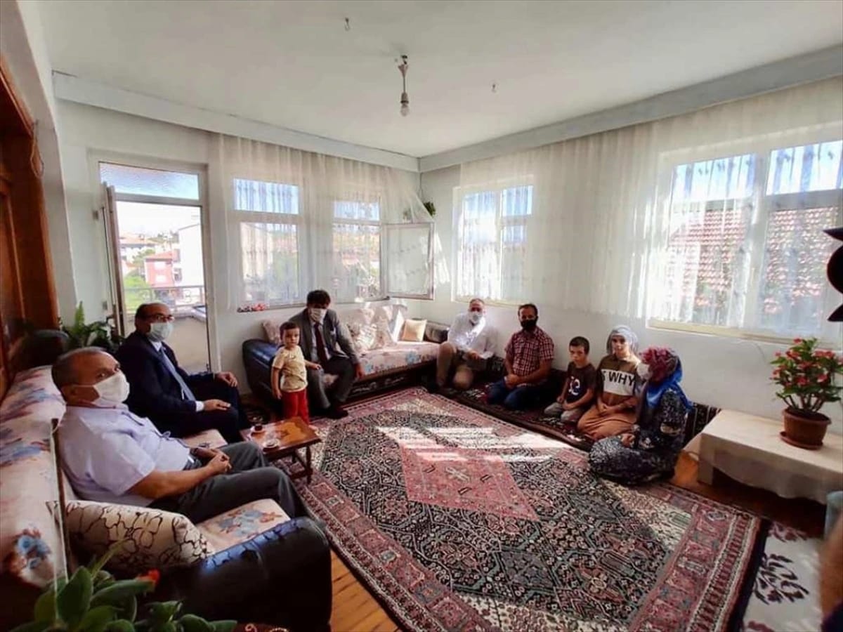Afyonkarahisarlı Hayırseverden 45 Öğrenciye Eğitim Yardımı