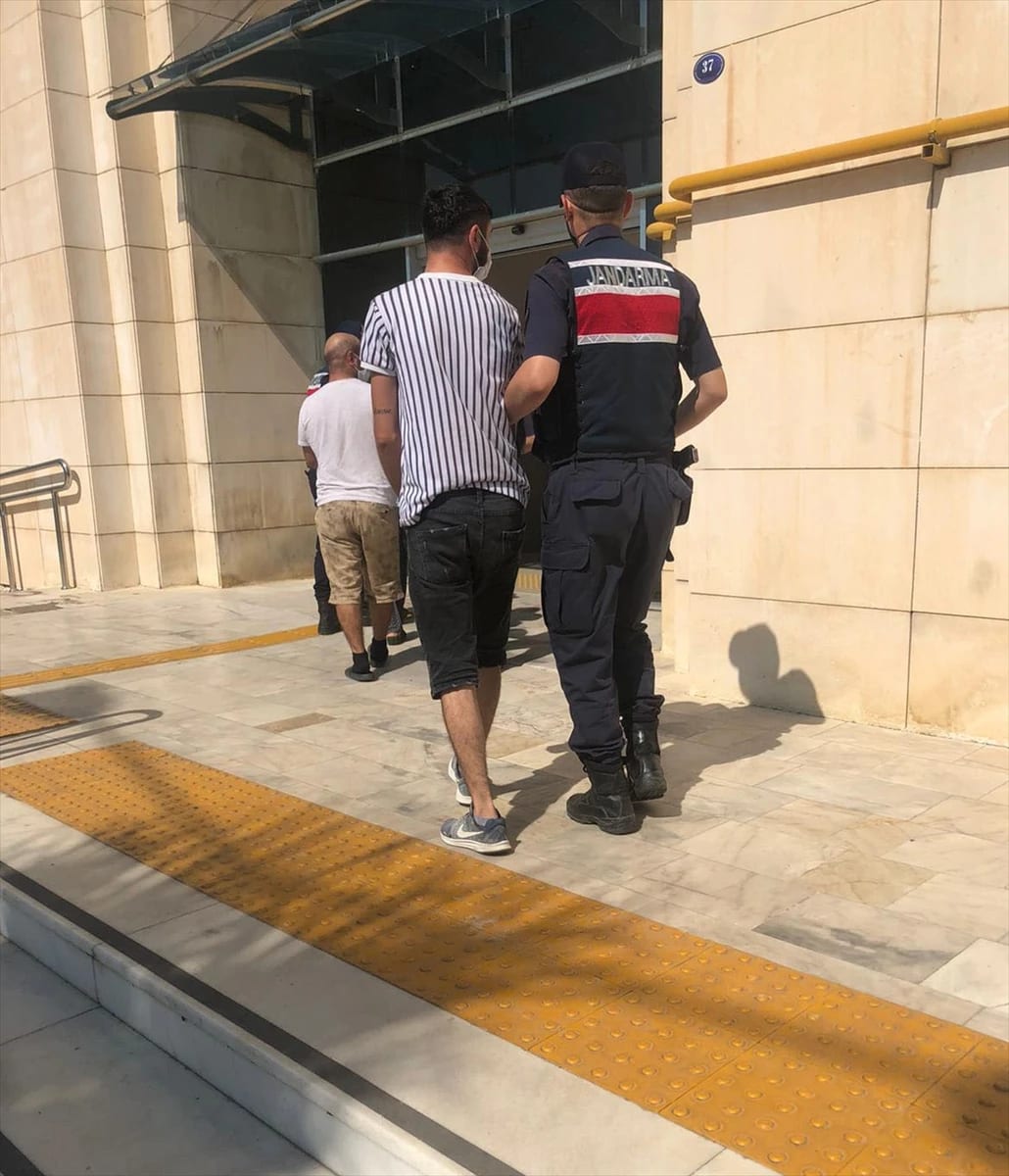 İzmir’de Hırsızlık Şüphelisi 4 Kişi Yakalandı