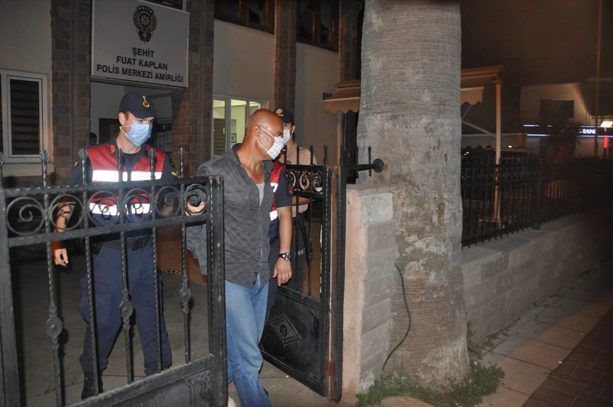 İzmir’de Emekli Öğretmeni Öldürdüğü İddiasıyla 2 Kişi Gözaltına Alındı