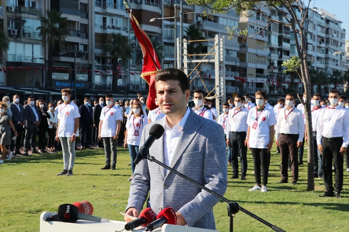 İzmir’de “İstiklal için Kararlılık Yürüyüşü”