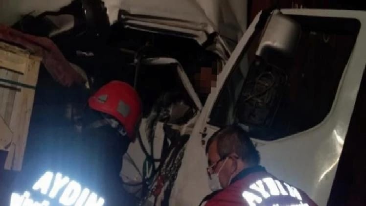 Aydın’daki Feci Kazada Tır Sürücüsü Hayatını Kaybetti