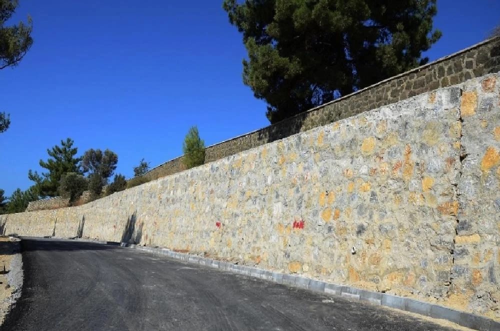 Kuşadası Yeni Asri Mezarlık’ta Düzenleme Çalışmaları Sürüyor