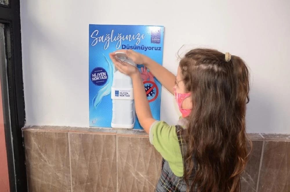 Kuşadası’ndaki Tüm Okullara Dezenfekte Üniteleri Yerleştirildi