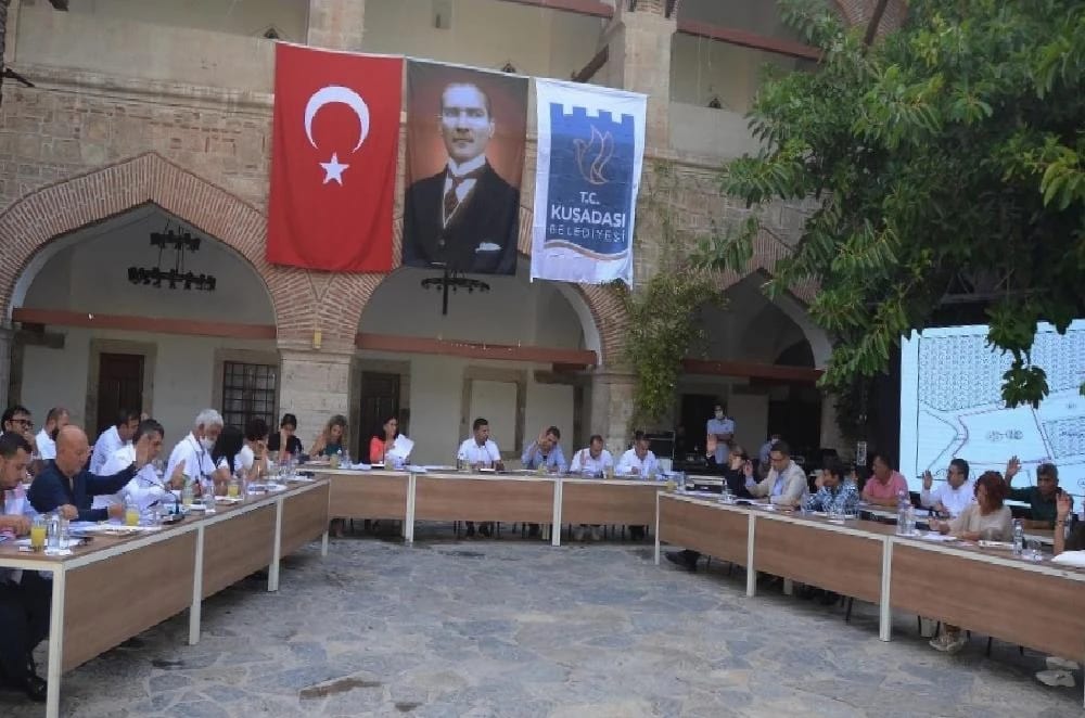 Kuşadası’ndan Erciş’e Yardım Eli