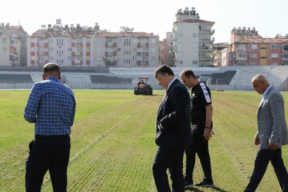 Adnan Menderes Stadı Maçlara Hazırlanıyor