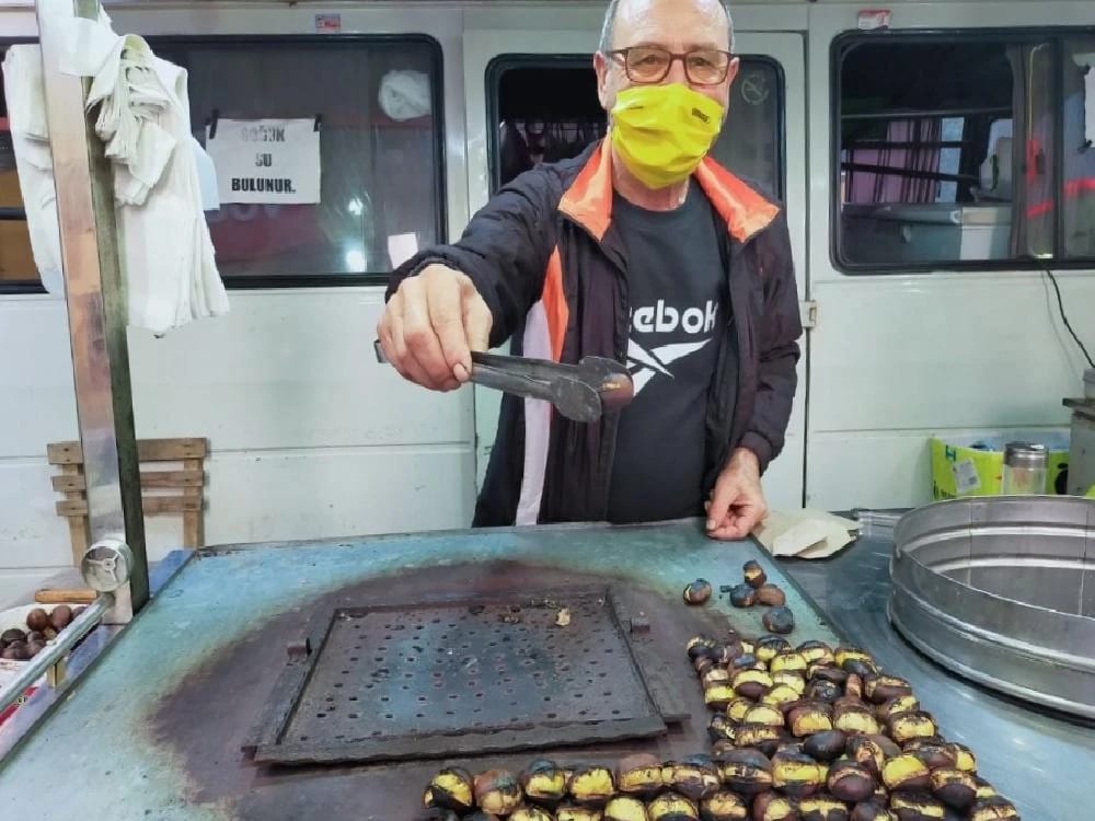 Hem Ekmeğini Kazanıyor, hem Geleneği Yaşatıyor