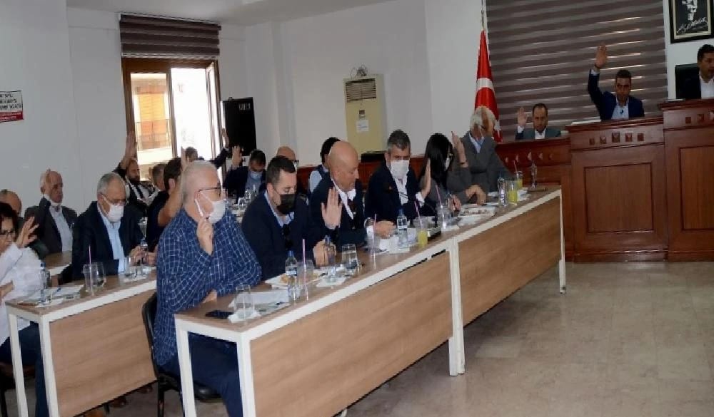 Kuşadası Belediye Meclisi’nde Mobil İkram Aracı Tartışması