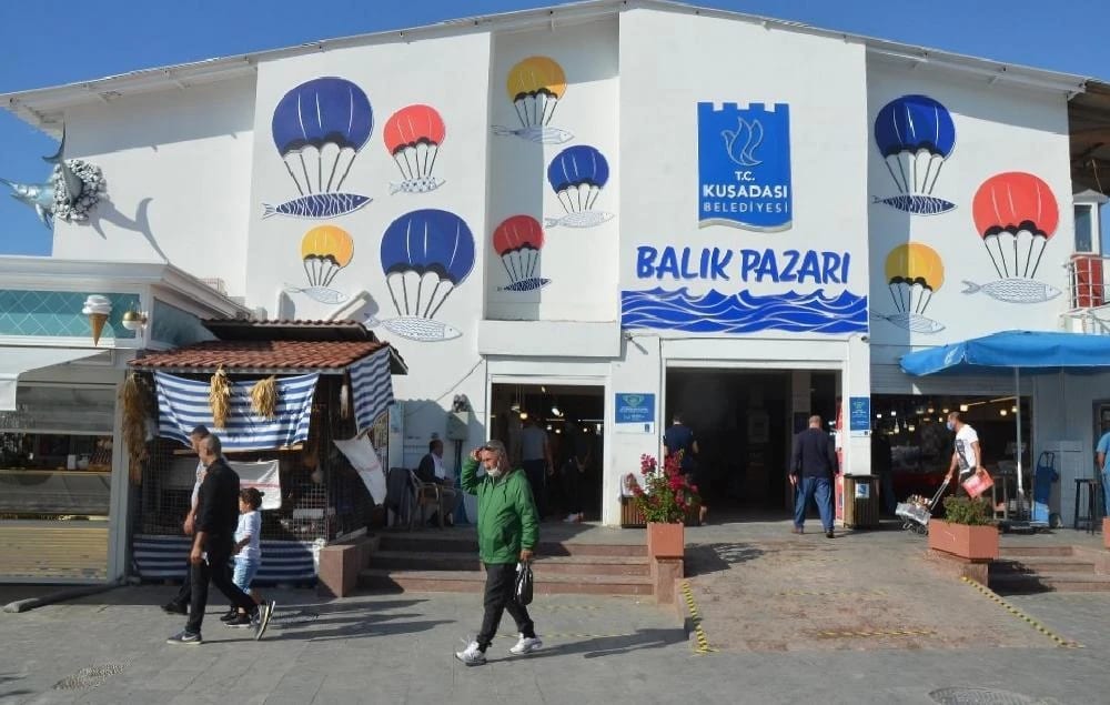 Kuşadası’nda Balık Bereketi Yaşanıyor