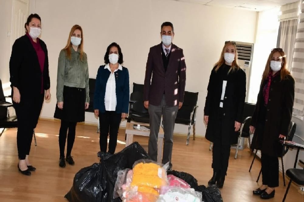 Sökeli Kadınların Örgüleri Çocukları Sıcak Tutacak