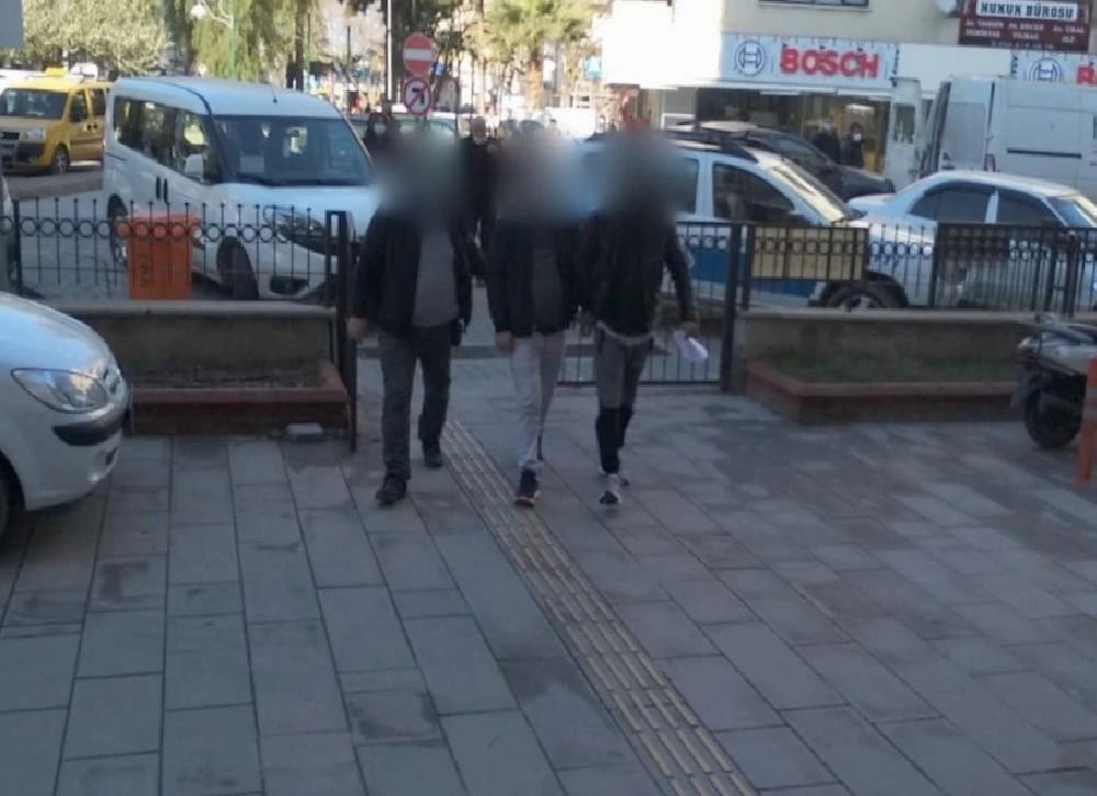 Kuşadası Polisi 9 Ayrı Suçtan Aranan Zanlıyı Yakaladı