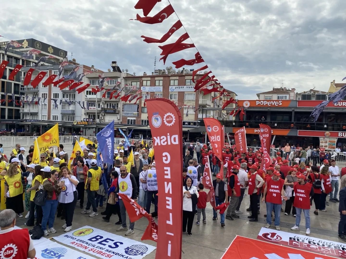 Aydın’da 1 Mayıs Coşkusu: Emekçiler Meydana Akın Etti