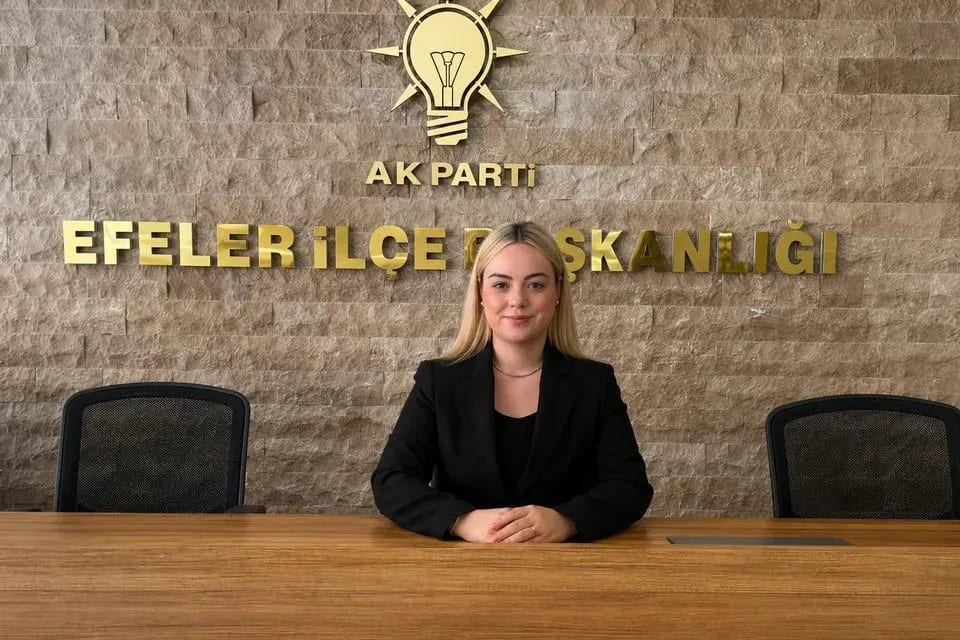 AK Parti Efeler Kadın Kolları Başkanı Nur Aral Görevinden İstifa Etti