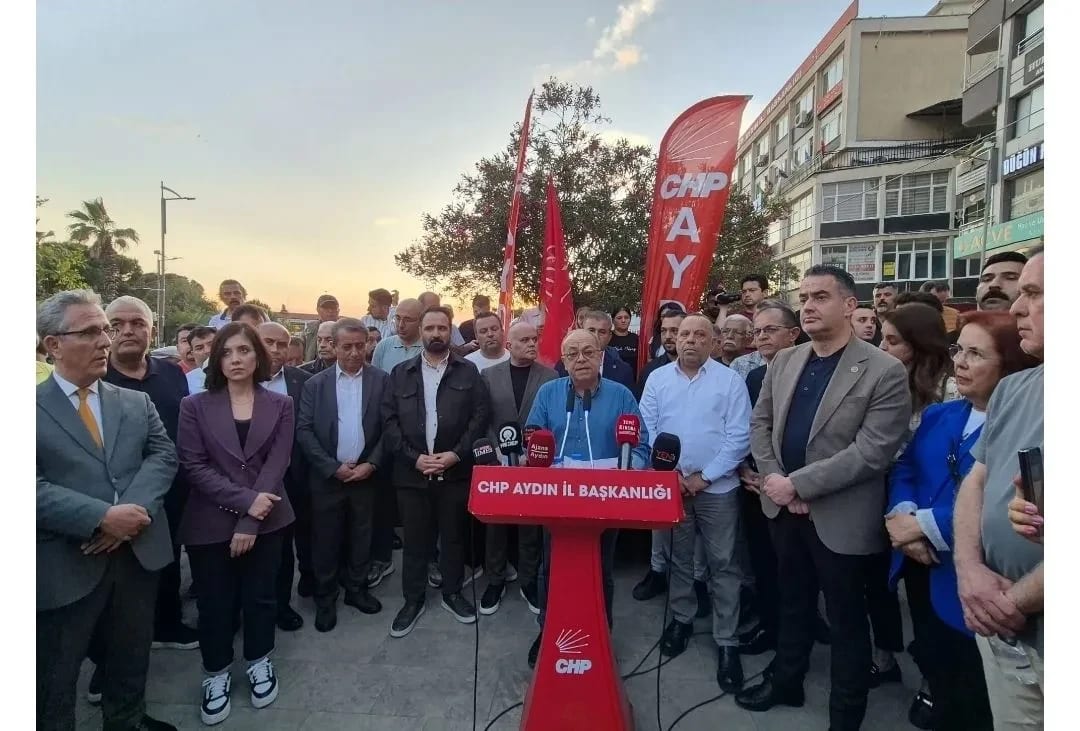 Aydın’da 10 İlçe Belediye Başkanı, Partilerinden İstifa Ederek Özgür Özel’in Kurduğu Yeni Parti Saflarına Katılacaklarını Açıkladı