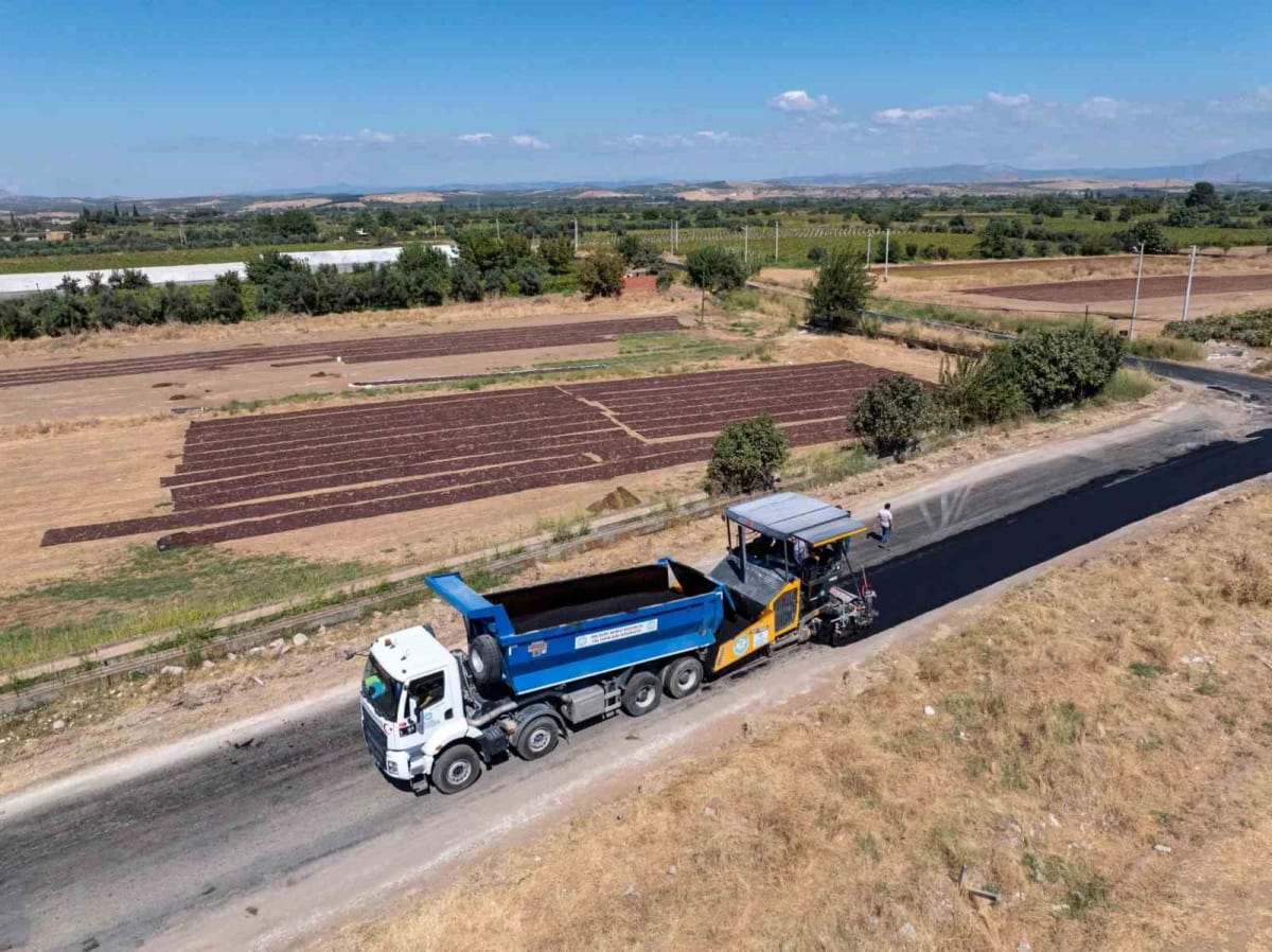 Ahmetli’de yollar sıcak asfaltla buluşuyor