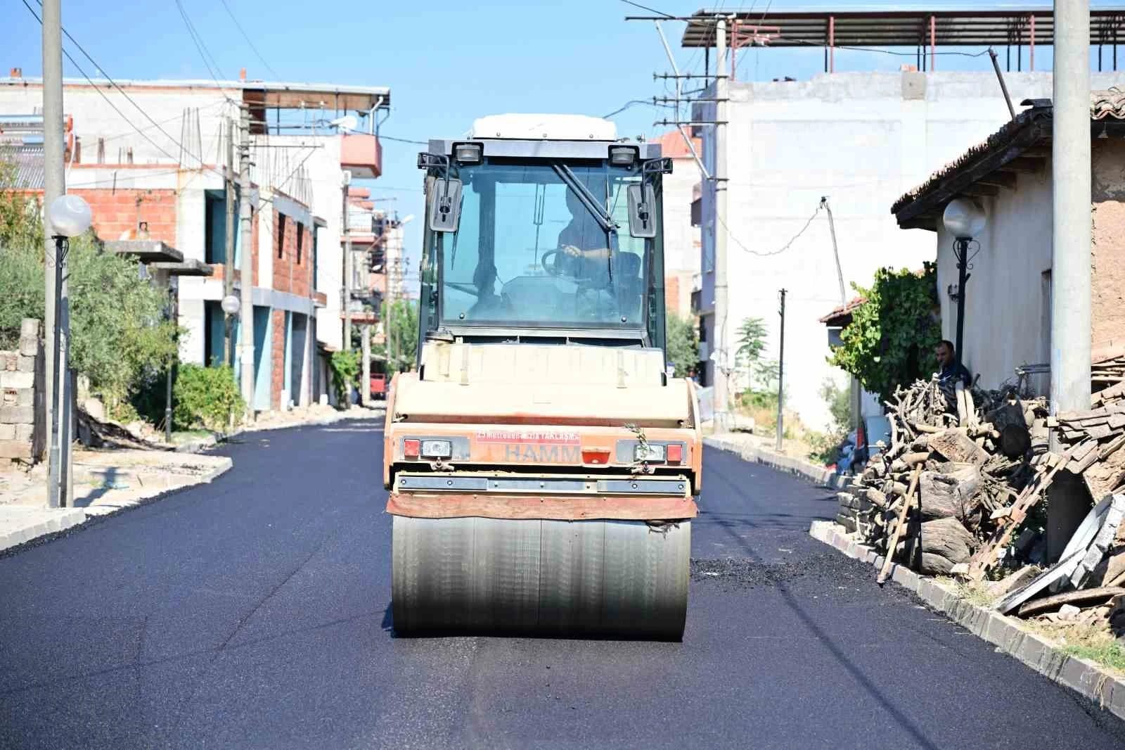 Ahmetli’de Yollar Sıcak Asfaltla Buluşuyor