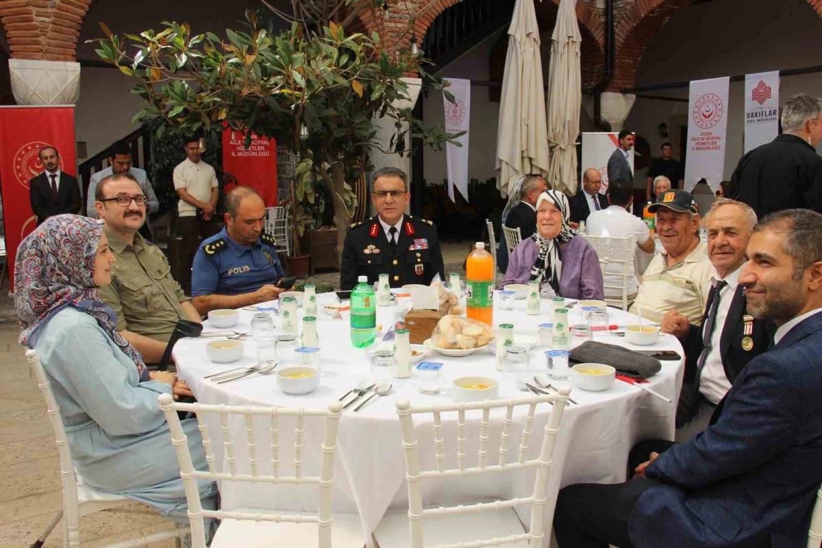 Aydın’da gaziler onuruna yemek programı düzenlendi