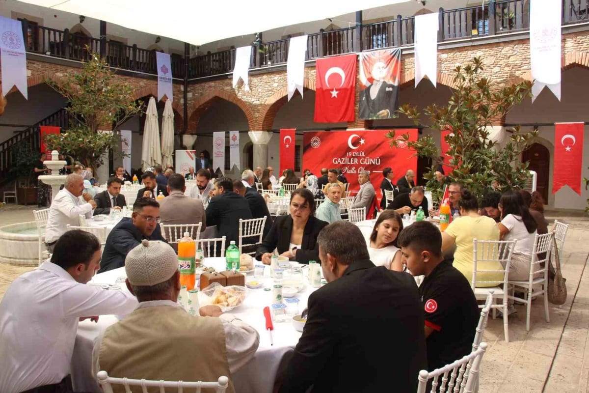 Aydın’da gaziler onuruna yemek programı düzenlendi