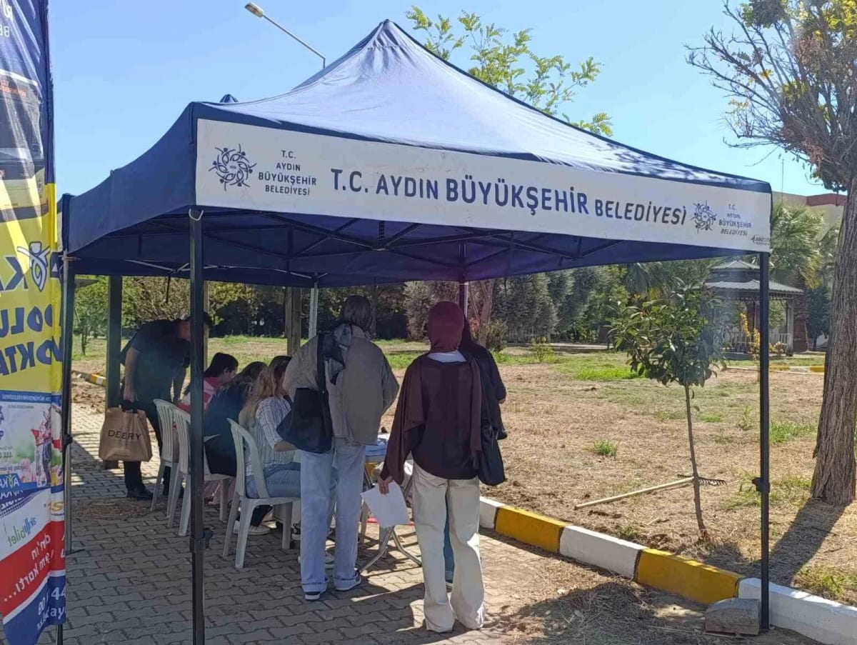 Aydın’da üniversiteliler AYKART için stantlara akın etti