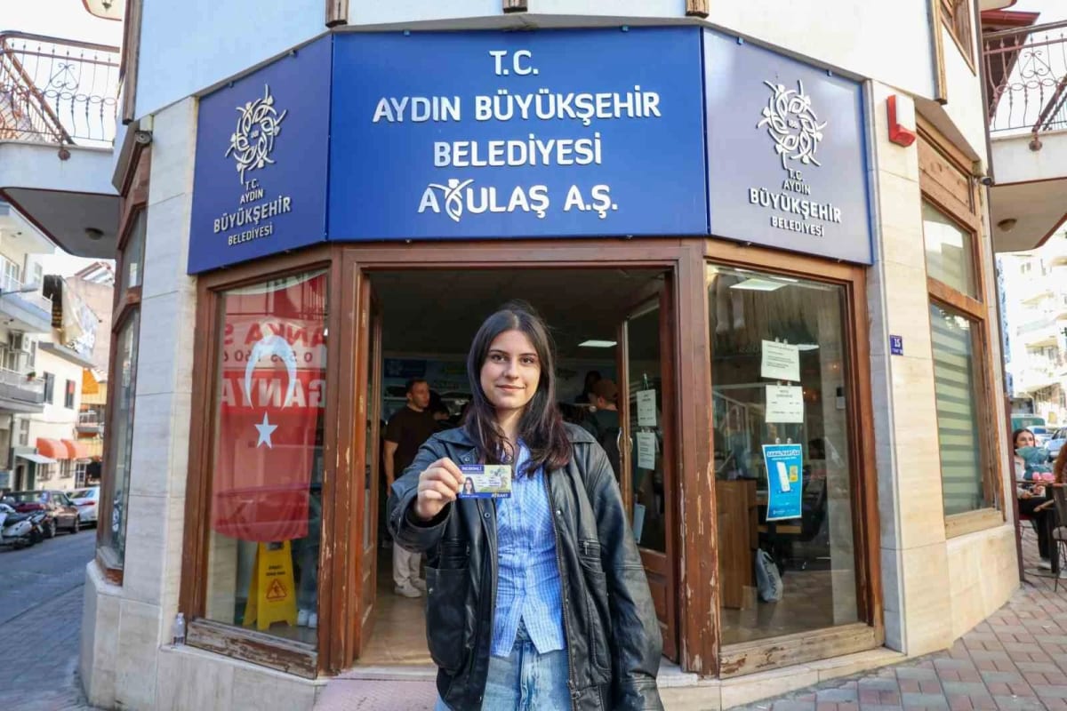 Aydın’da üniversiteliler AYKART için stantlara akın etti
