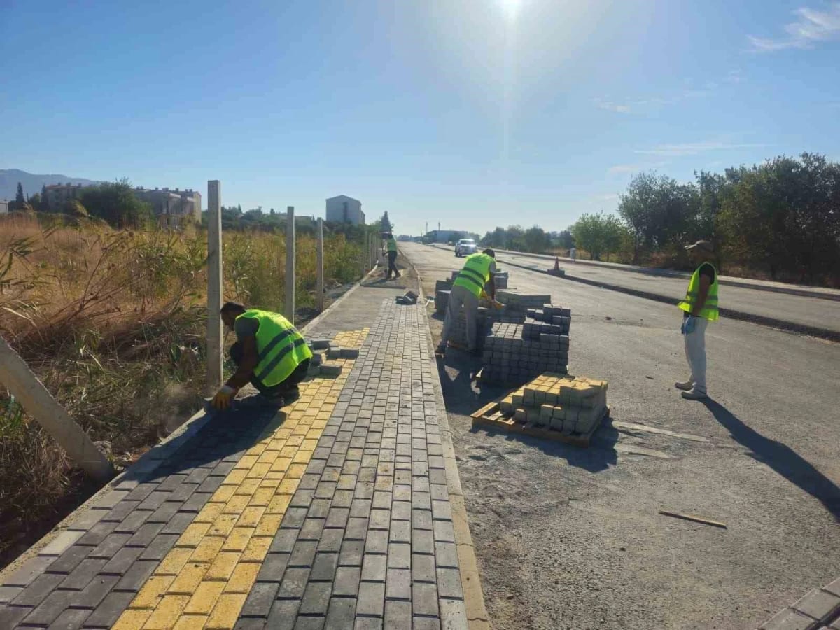 Aydın’ın 17 ilçesinde yol çalışmaları eş zamanlı sürüyor