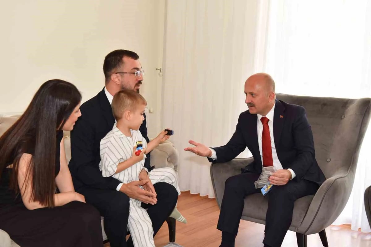 Aydın Valisi Varol, gazi Çakır ve ailesiyle bir araya geldi