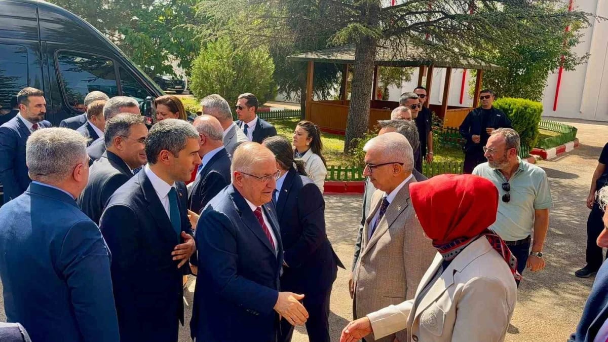 Bakan Güler Kızılay Maden Suyu’nun 100. yıl pastasını kesti