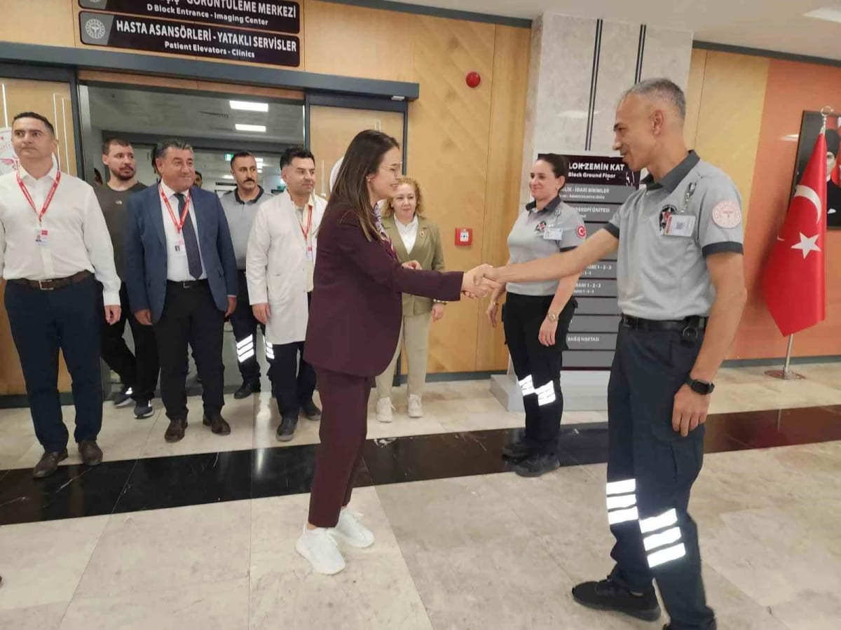 Başhekim Özbağçıvan, Kadın Doğum Servisinde incelemelerde bulundu