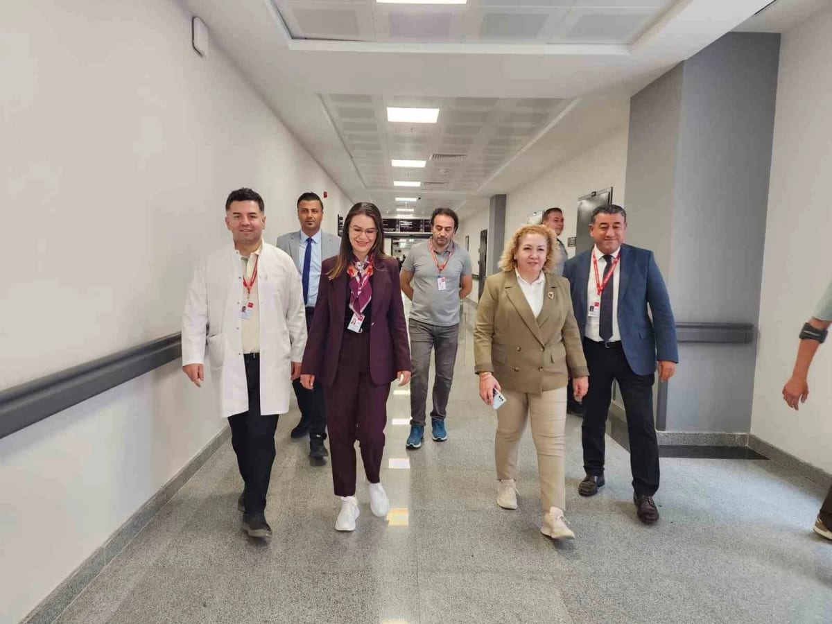 Başhekim Özbağçıvan, Kadın Doğum Servisinde incelemelerde bulundu