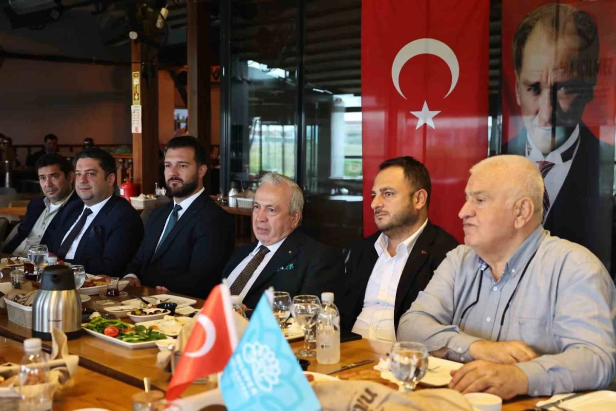 Başkan Şadi Özdemir Bursaspor tribün liderleriyle bir araya geldi