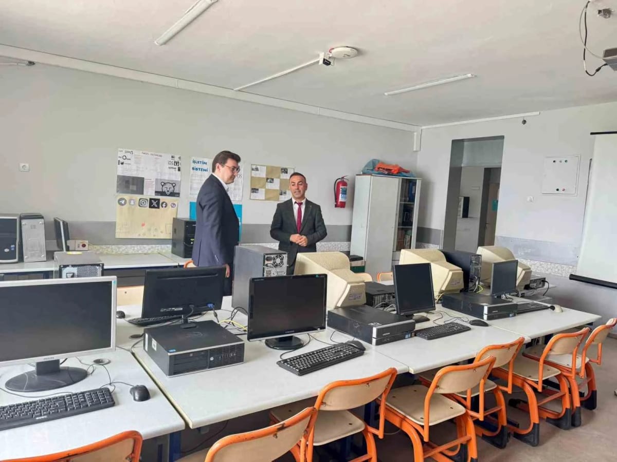 Bozdoğan’da Kaymakam Sözen, öğretmen ve öğrencilerle bir araya geldi