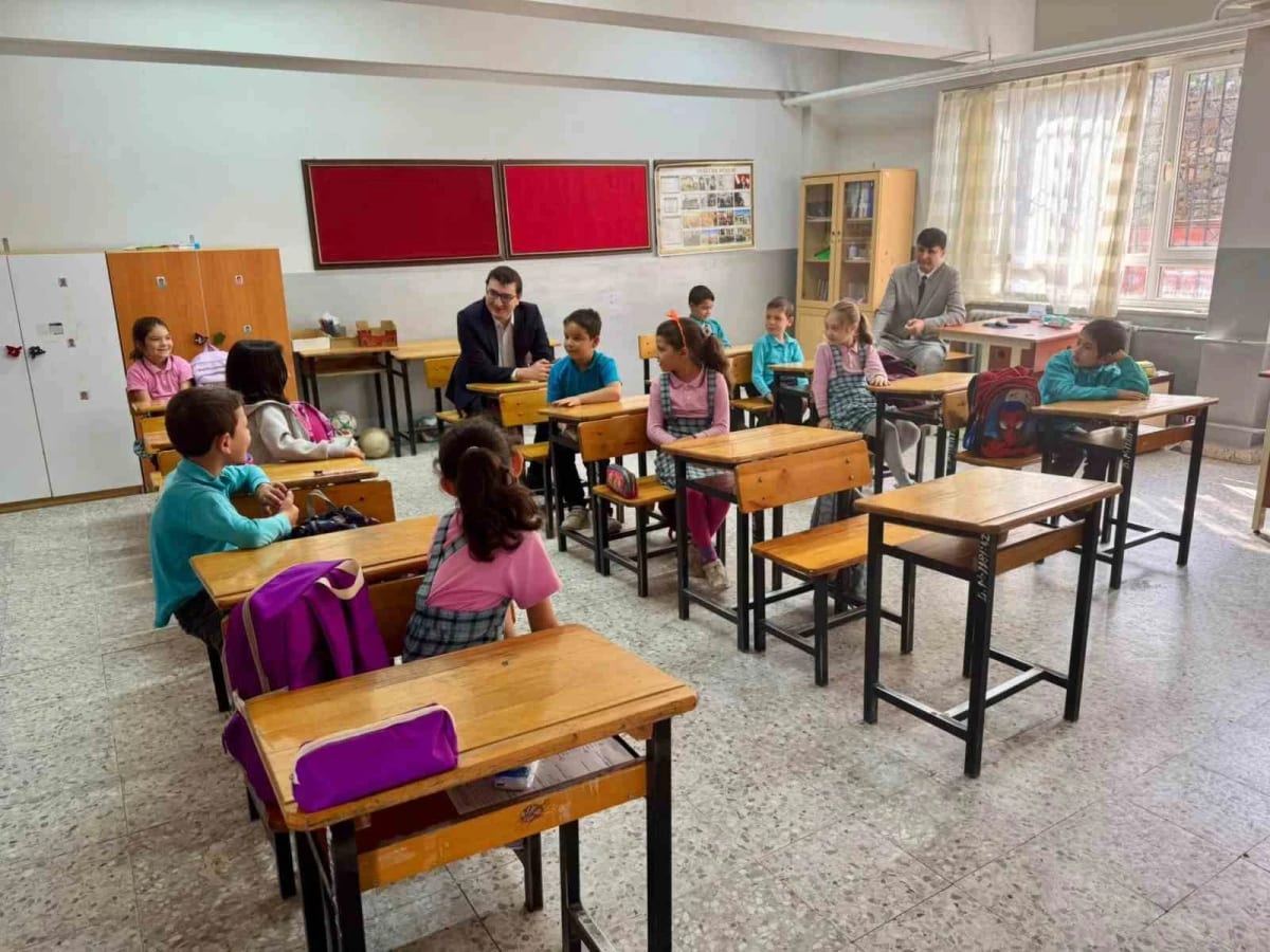 Bozdoğan’da Kaymakam Sözen, öğretmen ve öğrencilerle bir araya geldi