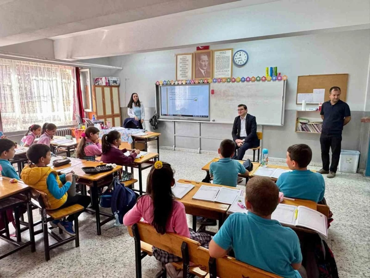 Bozdoğan’da Kaymakam Sözen, öğretmen ve öğrencilerle bir araya geldi