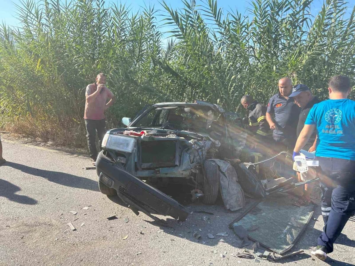 Bozdoğan’da otomobil, kamyonla çarpıştı: 1 yaralı