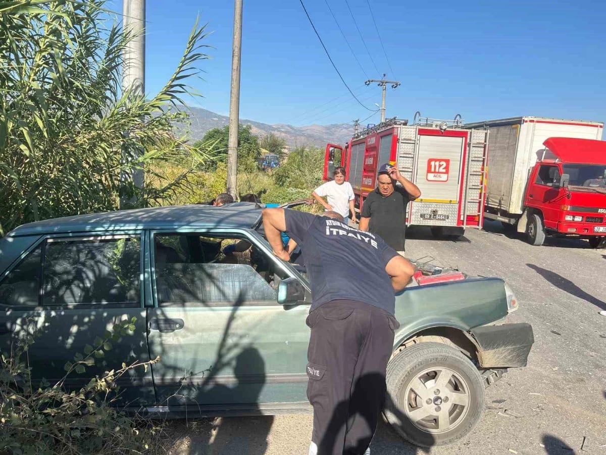Bozdoğan’da otomobil, kamyonla çarpıştı: 1 yaralı
