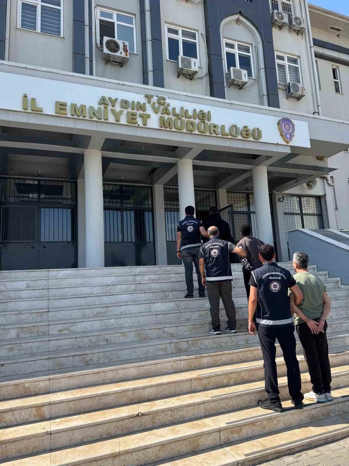 Efeler’de 31 düzensiz göçmen yakalandı: 2 tutuklama