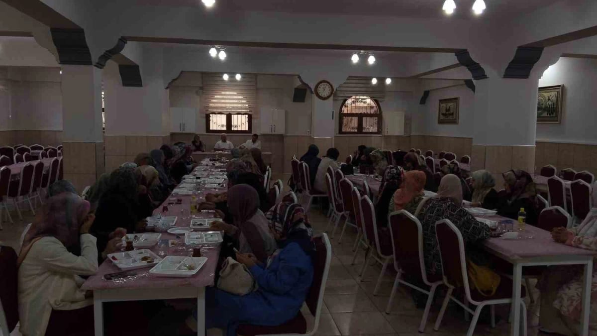 Efeler’de Kur’an kursu öğreticilerine yeni eğitim yılı öncesi seminer