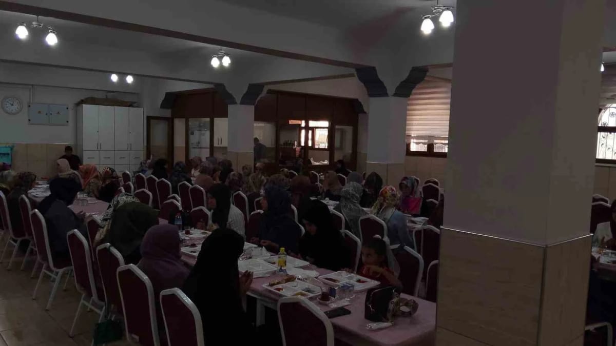 Efeler’de Kur’an kursu öğreticilerine yeni eğitim yılı öncesi seminer