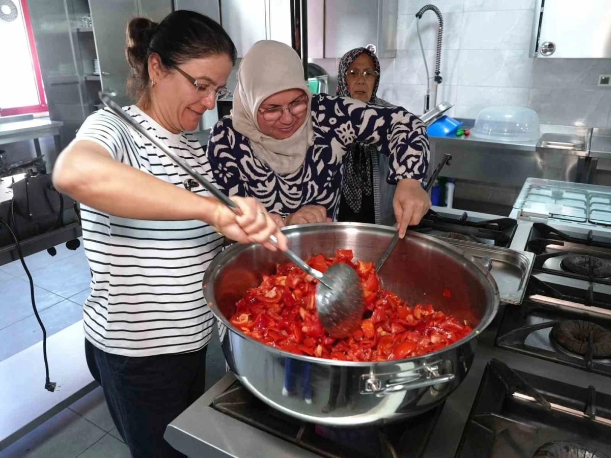 Geleneksel tarhana atölyesine yoğun ilgi