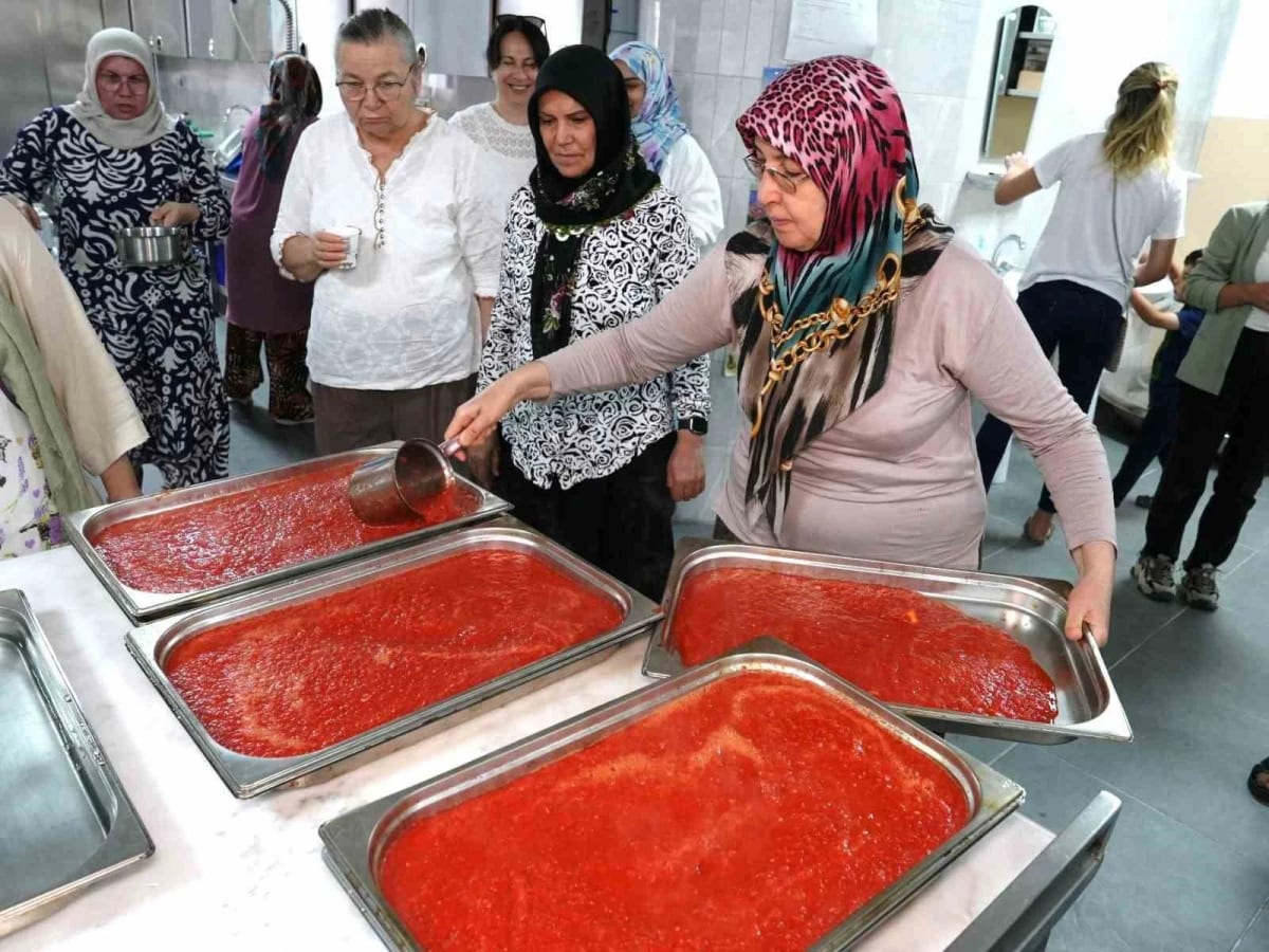 Geleneksel tarhana atölyesine yoğun ilgi