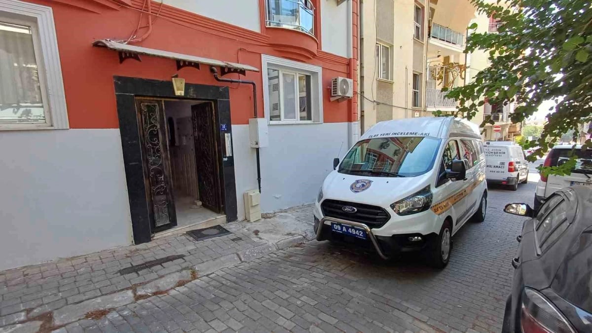 Genç kadın evde ölü bulundu