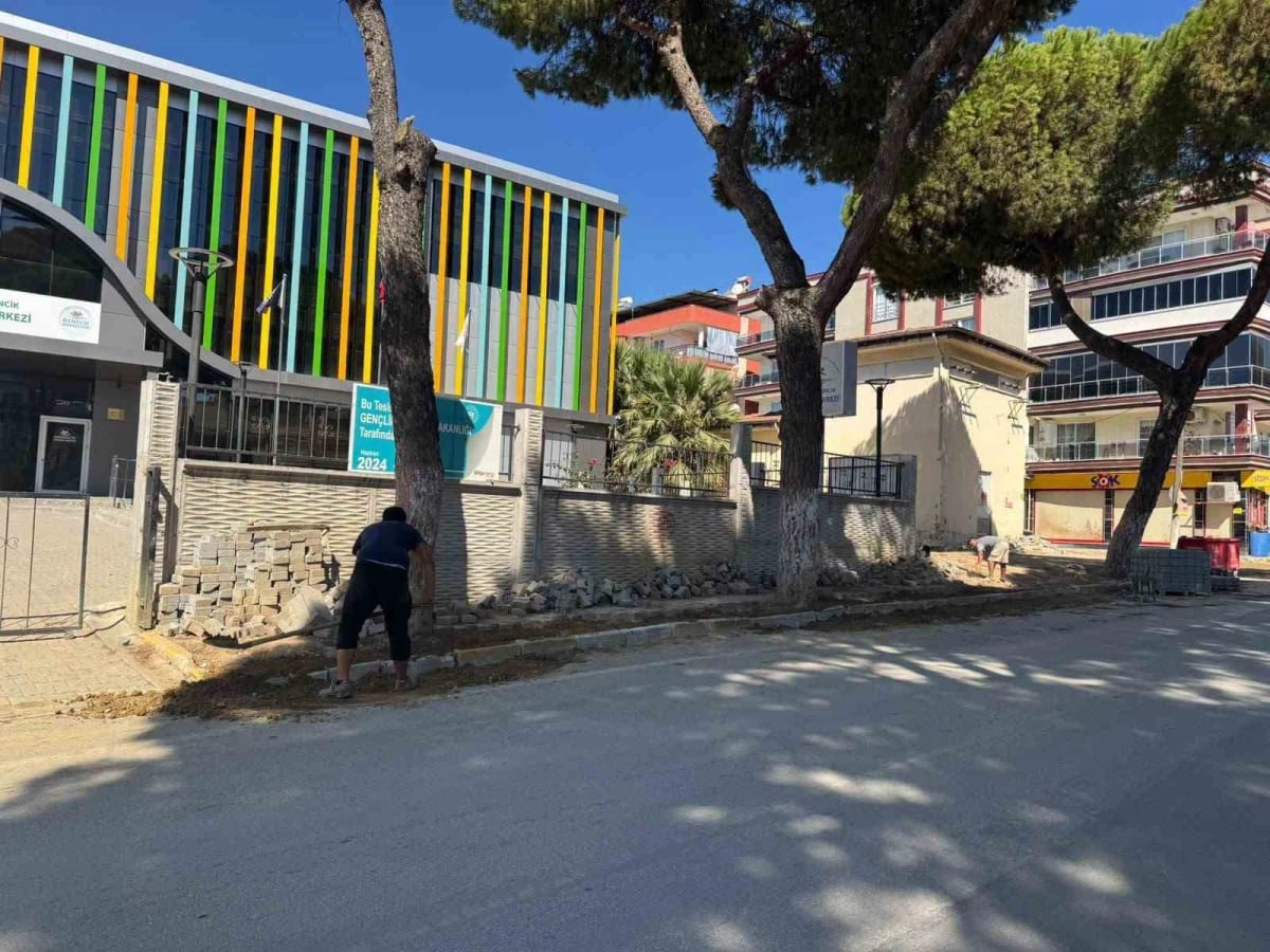 Germencik’te cadde ve sokaklarda çalışmalar hız kesmeden sürüyor