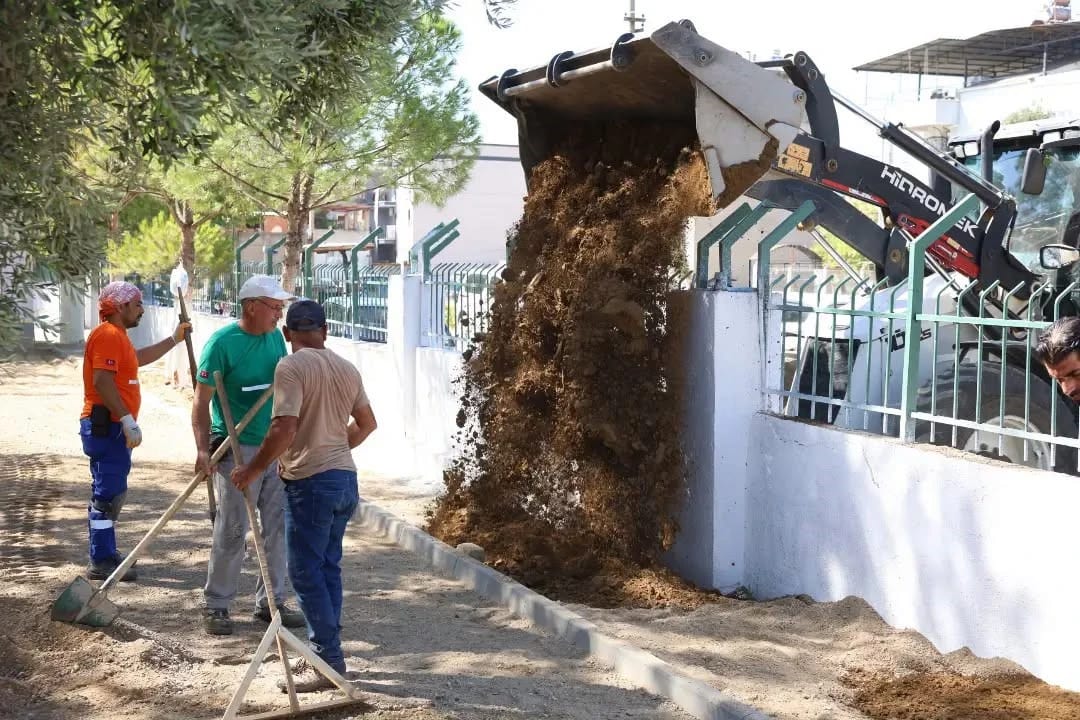 İncirliova’da öğrenciler için okul bahçelerinde düzenleme