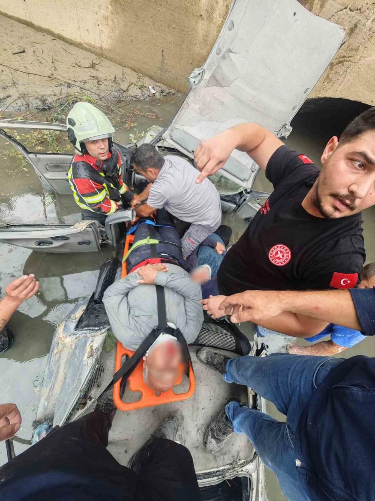 Karacasu’da otomobil kanala uçtu