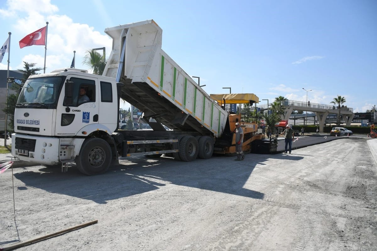 Kuşadası’nda Değirmendere Mahallesi’ne sıcak asfalt