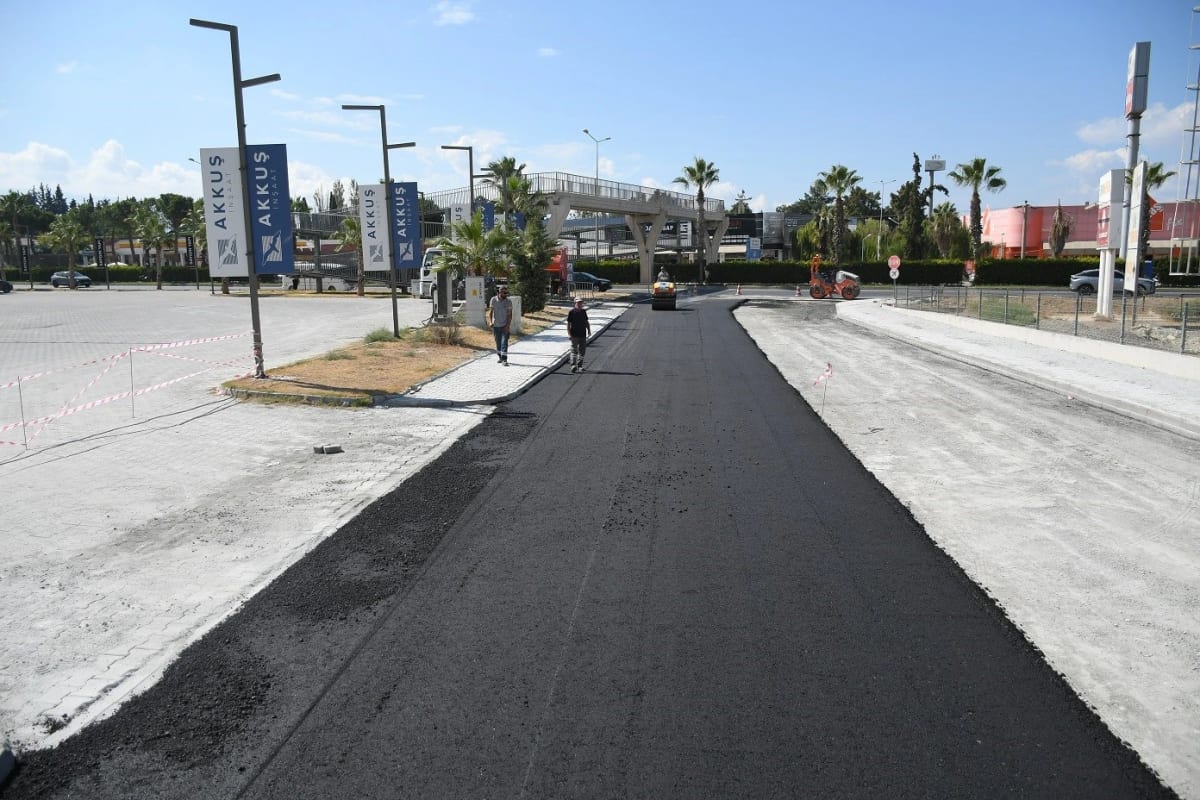 Kuşadası’nda Değirmendere Mahallesi’ne sıcak asfalt